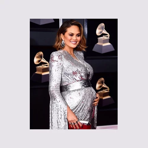 Chrissy Teigen | Τι έγραψε για την εγκυμοσύνη της και ξεσήκωσε αντιδράσεις;