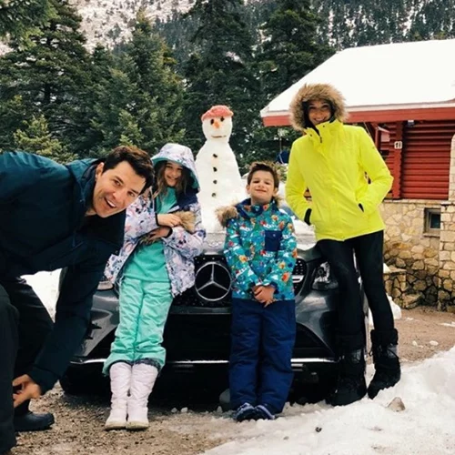 Σάκης Ρουβάς - Κάτια Ζυγούλη | Με τα παιδιά τους στα χιόνια!