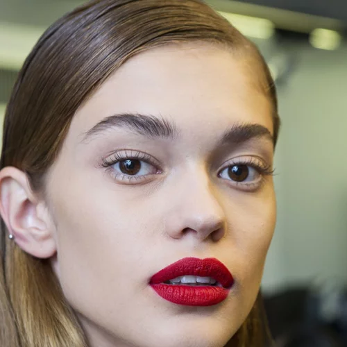 Πώς να διατηρείς πάντα ενυδατωμένο το πρόσωπό σου (έτσι θα είναι και φρέσκο και λαμπερό)