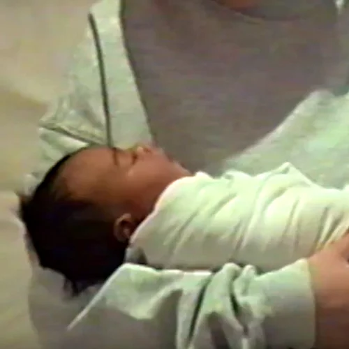 Η πρώτη εικόνα του 3ου παιδιού της Kim Kardashian είναι γεγονός! (video)