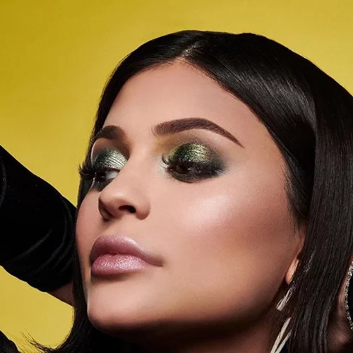 Kylie Jenner | Οι εντυπωσιακές φωτογραφίες από την νέα της συλλογή καλλυντικών