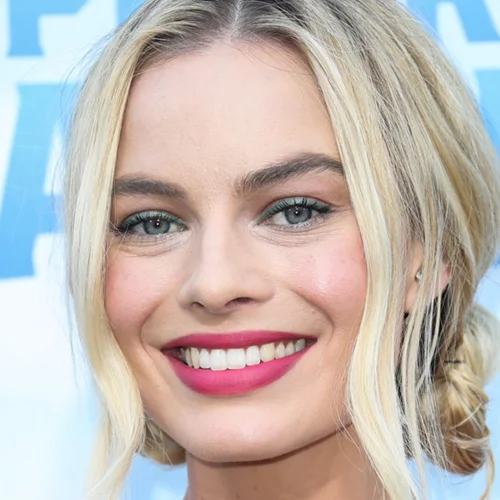 Margot Robbie | Φόρεσε το τέλειο αξεσουάρ στην πρεμιέρα του Peter Rabbit