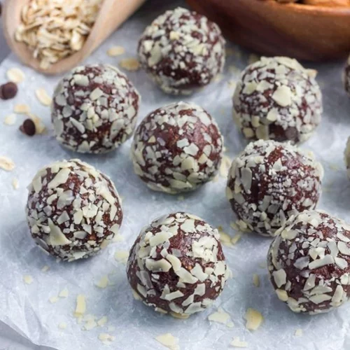 Μπάλες ενέργειας με σοκολάτα, κινόα, πασατέμπο και σταφίδες!