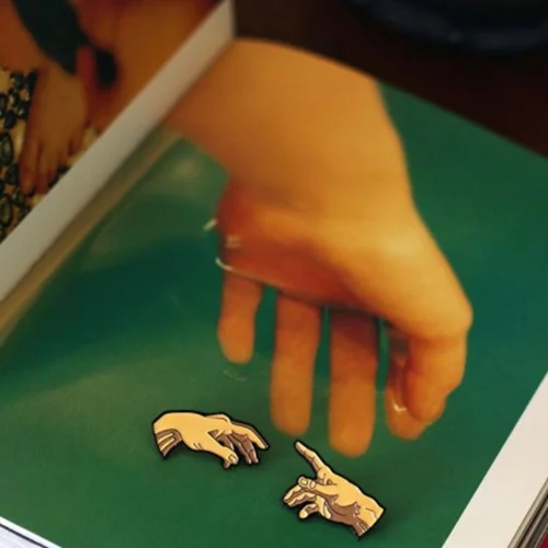 Pin Museum: Έργα τέχνης σε καρφίτσες