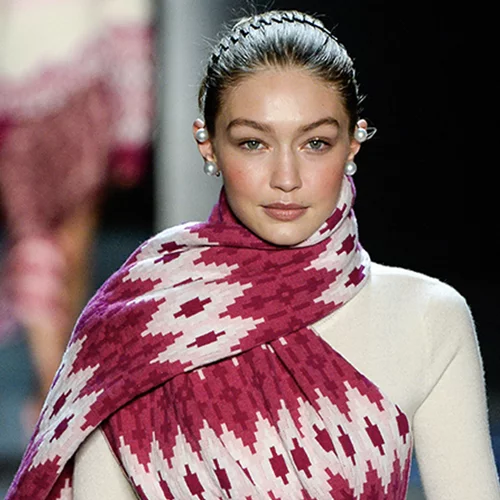 Gigi Hadid | Το απόλυτο trick για να φαίνεσαι πιο αδύνατη με χειμερινό ντύσιμο