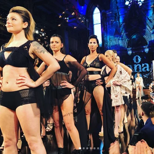 Γυναίκες που πάλεψαν με τον καρκίνο βρέθηκαν στην Εβδομάδα Μόδας