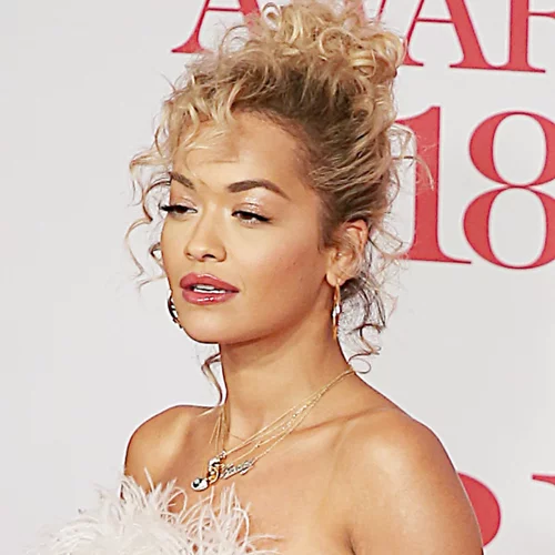 Brit Awards 2018: Οι λεπτομέρειες από το μακιγιάζ και τα μαλλιά των celebs που άξιζαν!