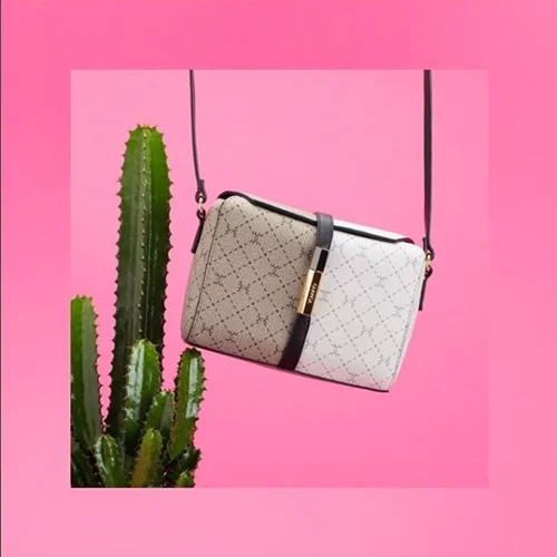 Οι τσάντες που θα κρατήσουν οι street style stars αυτή την Άνοιξη