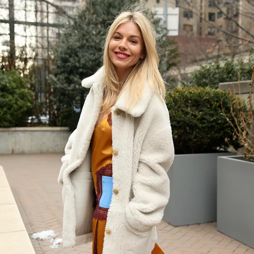 Sienna Miller | Έτσι θα φορέσεις τα χειμωνιάτικα πανωφόρια και την Άνοιξη