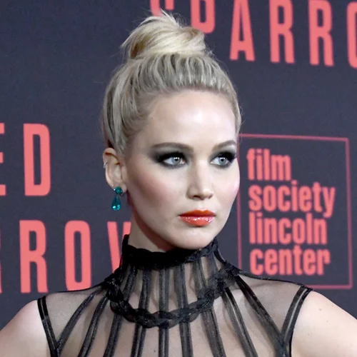 Η συγκλονιστική gothic εμφάνιση της Jennifer Lawrence