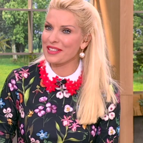 Ελένη Μενεγάκη | «Εγώ τον έρωτα τον δοξάζω καθημερινά»