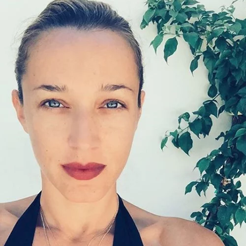 Κάτια Ζυγούλη | Ποζάρει χωρίς ίχνος μακιγιάζ στα χιόνια!