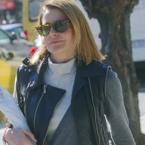 Τζένη Μπαλατσινού | Με casual look στο Σύνταγμα