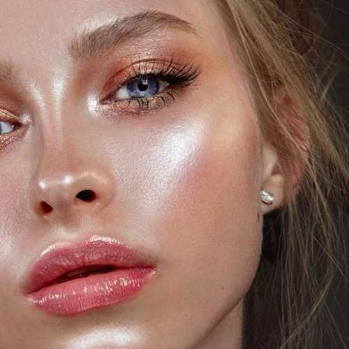 Πώς να κάνεις το highlighter σου να λάμπει ακόμα περισσότερο!