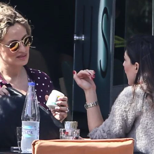 Ελεονώρα Μελέτη & Φλορίντα Πετρουτσέλι | Βόλτα στην Γλυφάδα για τις δύο έγκυες