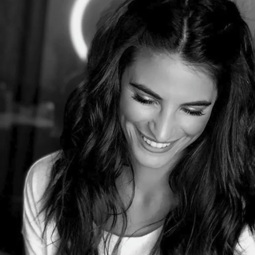 Χριστίνα Μπόμπα | Μαγνήτισε τα βλέμματα σε έξοδο με την αδερφή της