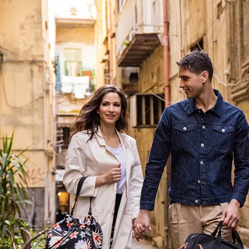 Μια Ελληνίδα στη Νάπολη! Δες τη νέα καμπάνια Carpisa με την Κατερίνα Γερονικολού