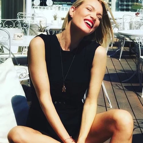 Βίκυ Καγιά | Με sexy κορμάκι δυο μήνες μετά την γέννηση του δεύτερου παιδιού της