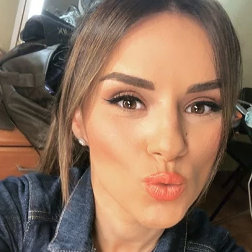 Ελένη Τσολάκη | Η γλυκιά φωτογραφία με την αδερφή της στην Θεσσαλονίκη