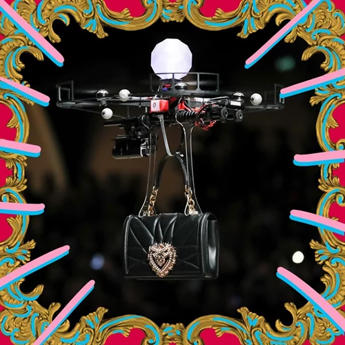 Dolce & Gabbana | Κι όμως κατέβασαν drones στην πασαρέλα