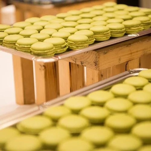 Κι όμως μπορείς να φας macaron με γεύση από Ελλάδα!