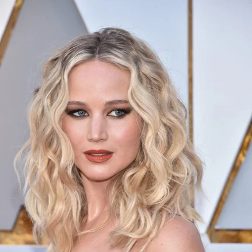 Η Jennifer Lawrence "καρφώνει" τους celebrities: "Όλοι κάνουν δίαιτα"