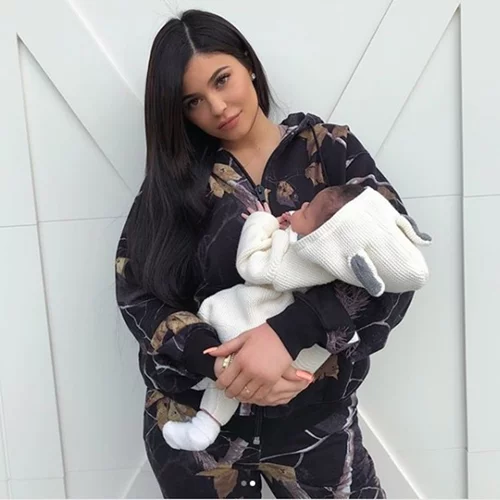 Kylie Jenner | Την συλλογή παπουτσιών της Stormi την ζηλεύουμε ακόμη και εμείς