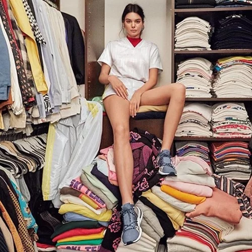 Kendall Jenner | Μας δείχνει για πρώτη φορά την ντουλάπα της!