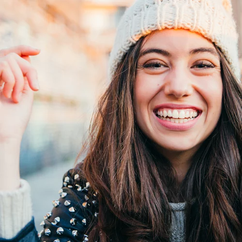 Η μάσκα προσώπου με γιαούρτι και κουρκουμά για να καταπολεμήσεις ακμή και ρυτίδες