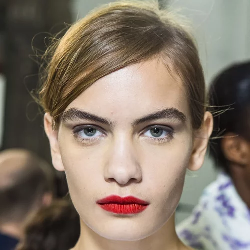 Ξέχνα το κραγιόν όπως το ήξερες.. Το κραγιόν πούδρας μόλις μπήκε στις ζωές μας!