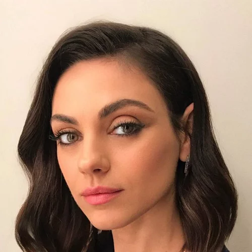 H Mila Kunis με το πιο απρόσμενο χρώμα μαλλιών! Για την ακρίβεια, τα χρώματα είναι δύο