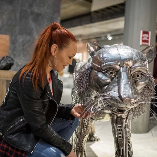 Στα εγκαίνια του The Walking Dead ART ζήσαμε τη δική μας μεταποκαλυπτική εμπειρία