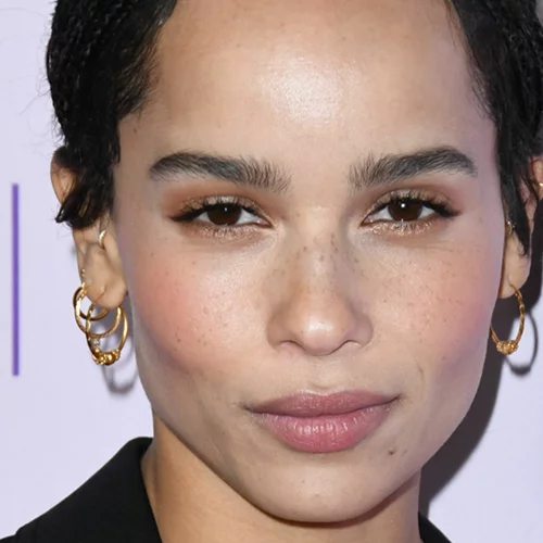 Ζοë Kravitz | Δες πώς συνδύασε το slip dress