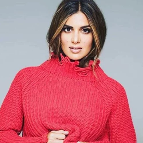 Σταματίνα Τσιμτσιλή | Ποζάρει με φουσκωμένη κοιλίτσα και ψηλοτάκουνα