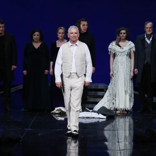 Ποιοι έδωσαν το παρών στην επίσημη πρεμιέρα της παράστασης "Ο Ηλίθιος";