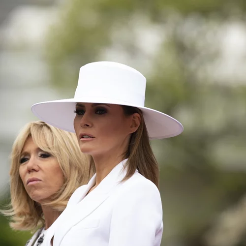 Μelania Trump | Φόρεσε την απόλυτη τάση της Άνοιξης