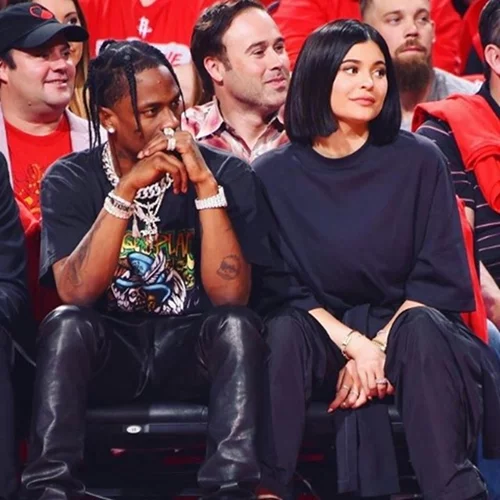Kylie Jenner - Travis Scott | Γιόρτασαν την πρώτη τους επέτειο ως ζευγάρι