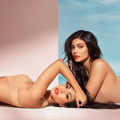 Η Kourtney Kardashian συνεργάστηκε με την αδελφή της και έκανε δικά της καλλυντικά