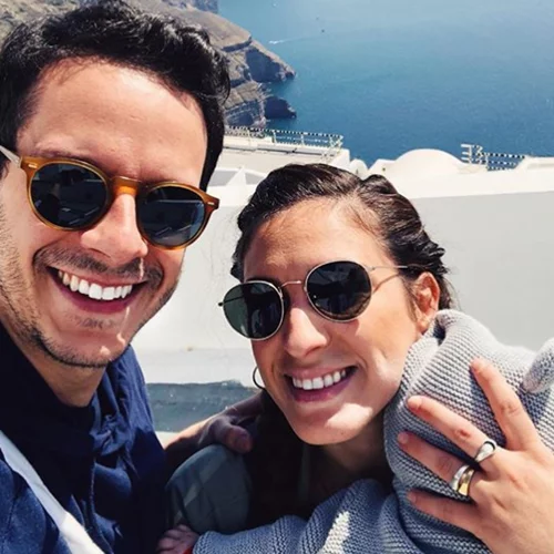 Δημήτρης Μακαλιάς – Αντιγόνη Ψυχράμη | Οικογενειακές διακοπές στη Σαντορίνη