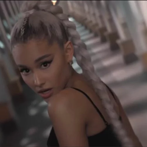 Ariana Grande | Απέτισε φόρο τιμής στα θύματα του Manchester