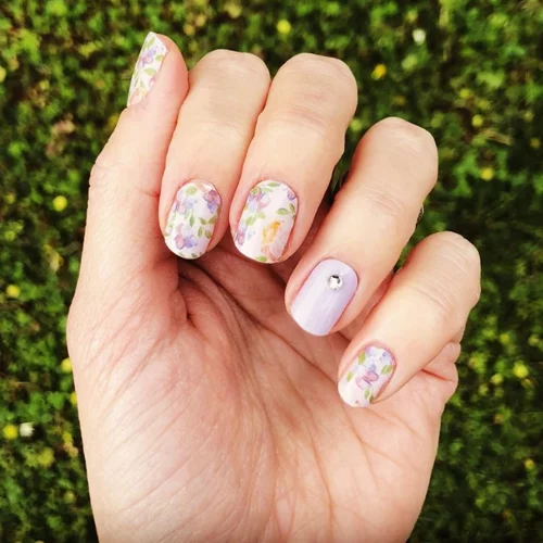 Τα 14 καλύτερα σχέδια για νύχια με λουλούδια