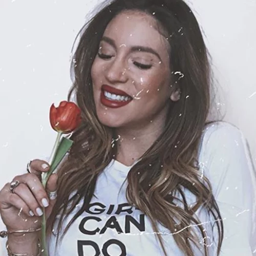 H Αθηνά Οικονομάκου μάς δείχνει το σώμα της 20 μέρες μετά τη γέννα