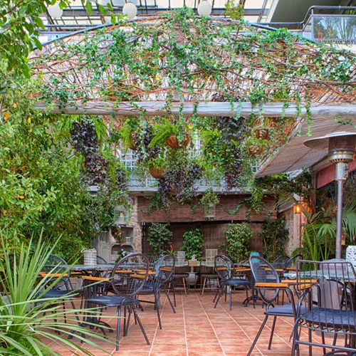 The Abbot: Ένα καλοστημένο μαγαζί για κάθε διάθεση