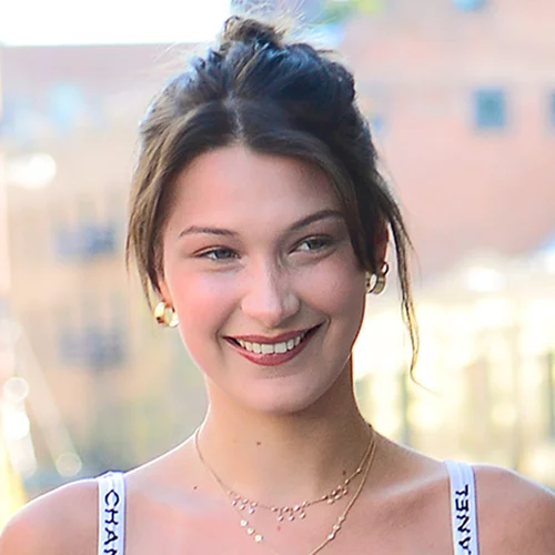 Η Bella Hadid κατάφερε να κάνει μια διαφήμιση παγωτού να δείχνει high fashion