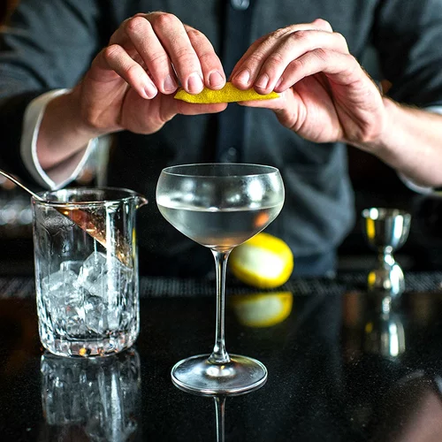 Πώς θα κάνεις ακόμη πιο dirty, το Dirty Martini σου