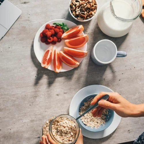 Τι να φάω για πρωινό στις διακοπές; (μήπως το πρωινό σου σε παχαίνει;)