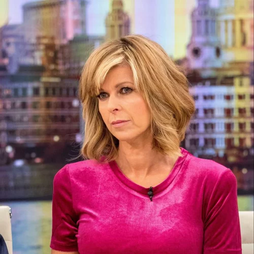 Το είδαμε κι αυτό: Τι έβγαλε η παρουσιάστρια μέσα από τα μαλλιά της εν ώρα εκπομπής;