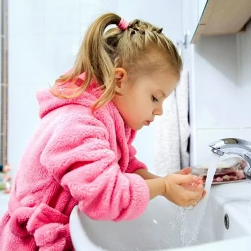 5 tips για να γλιτώσεις από τη … μάχη της οδοντόβουρτσας με τα παιδιά σου