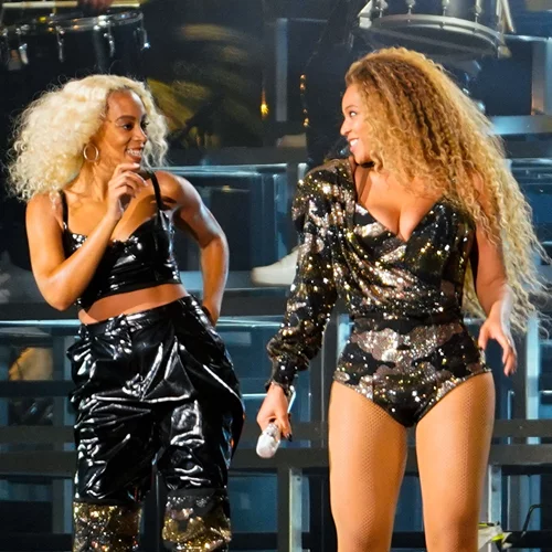 Beyonce | Το ατύχημα με τη Solange στη σκηνή του Coachella!