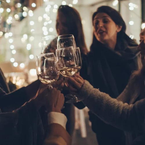 Πώς το αλκοόλ βοηθά τον άνθρωπο να ζήσει ακόμα περισσότερο